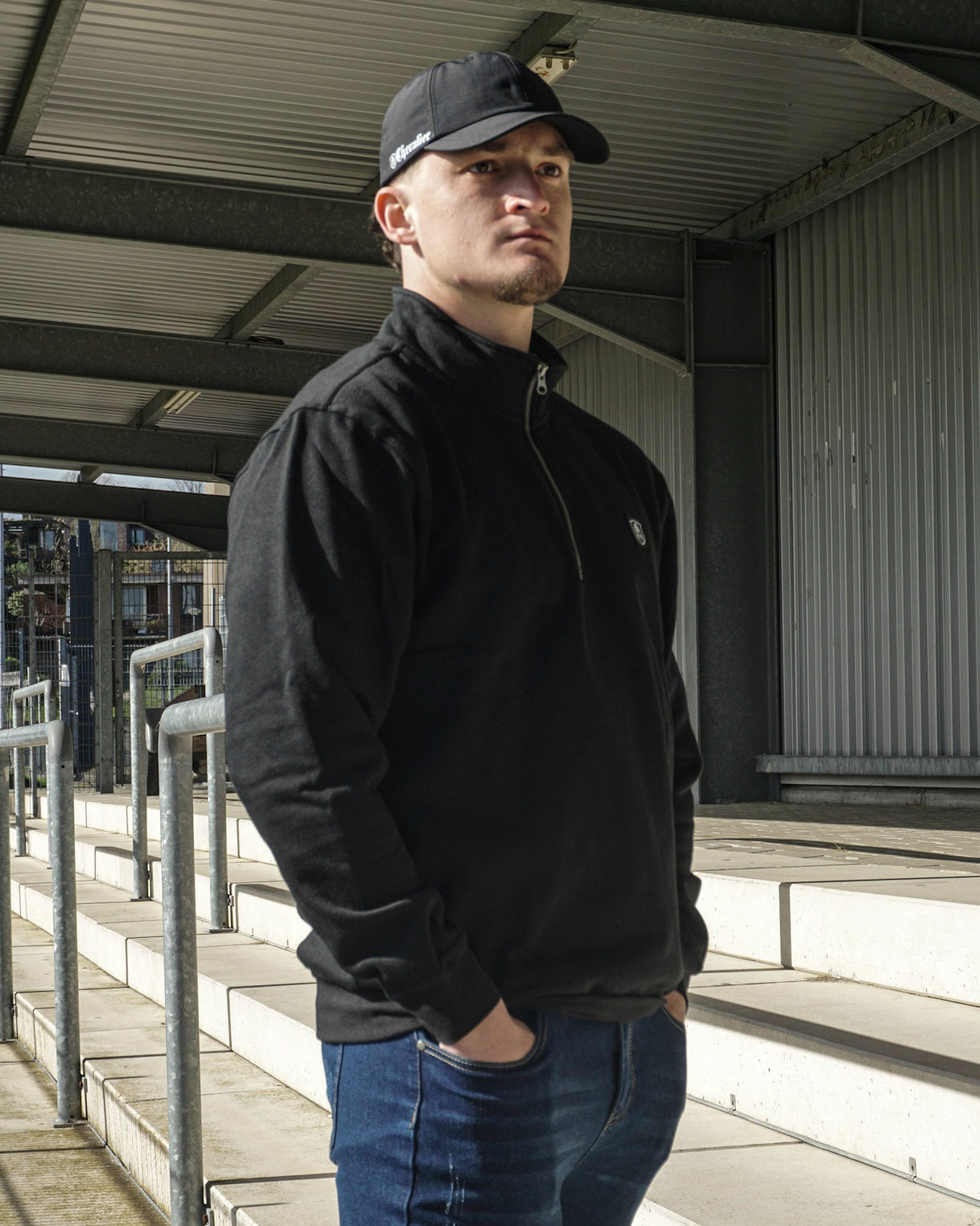 HALF ZIP CLASSIC SWEATER ZWART