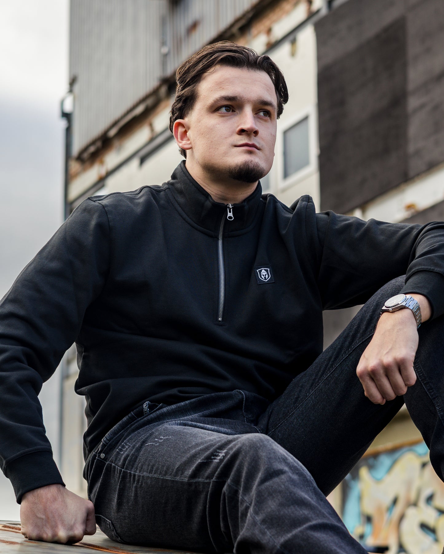 CHEVALIER | SWEATER MIT HALF REISSVERSCHLUSS SCHWARZ