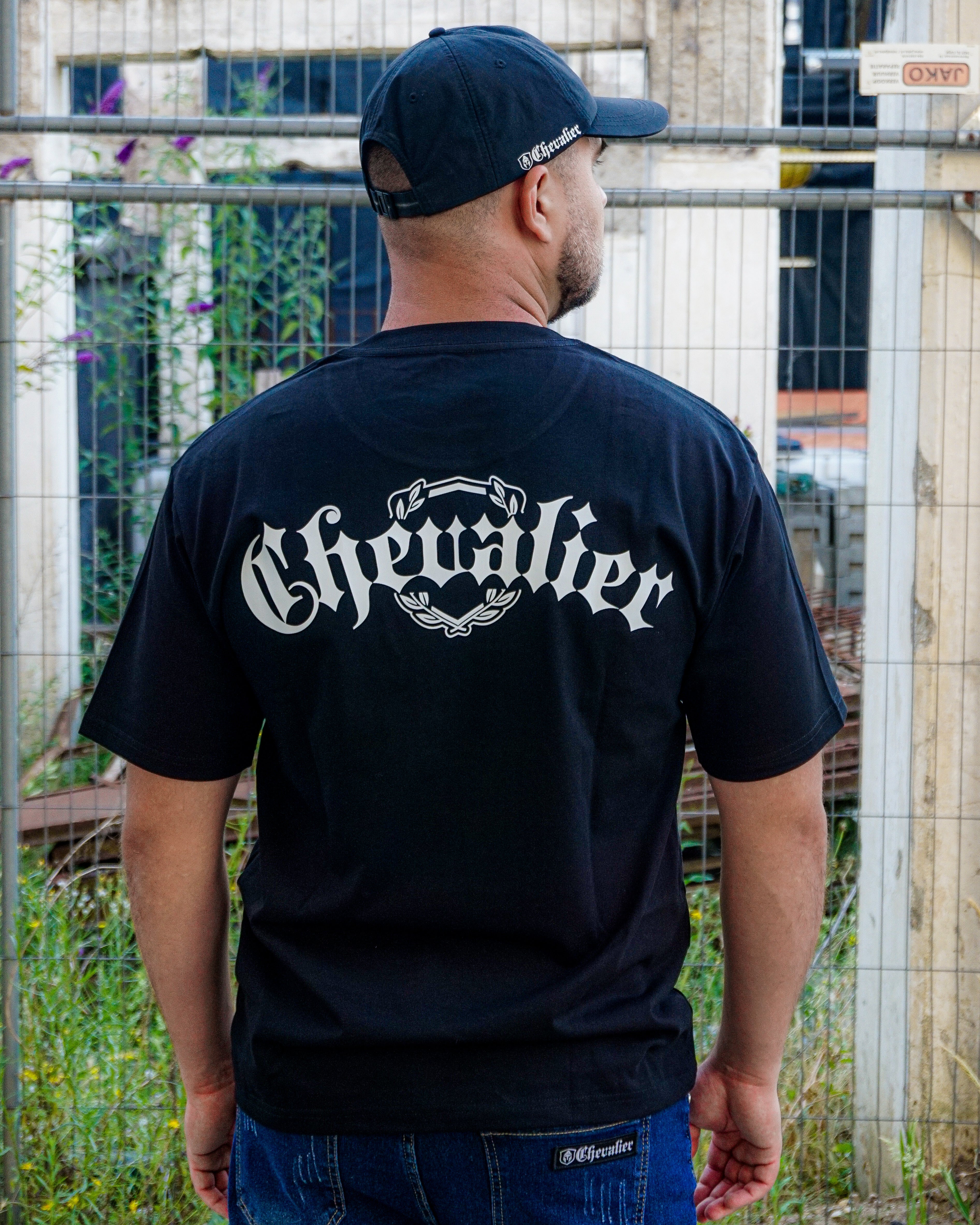ESSENTIAL T-SHIRT