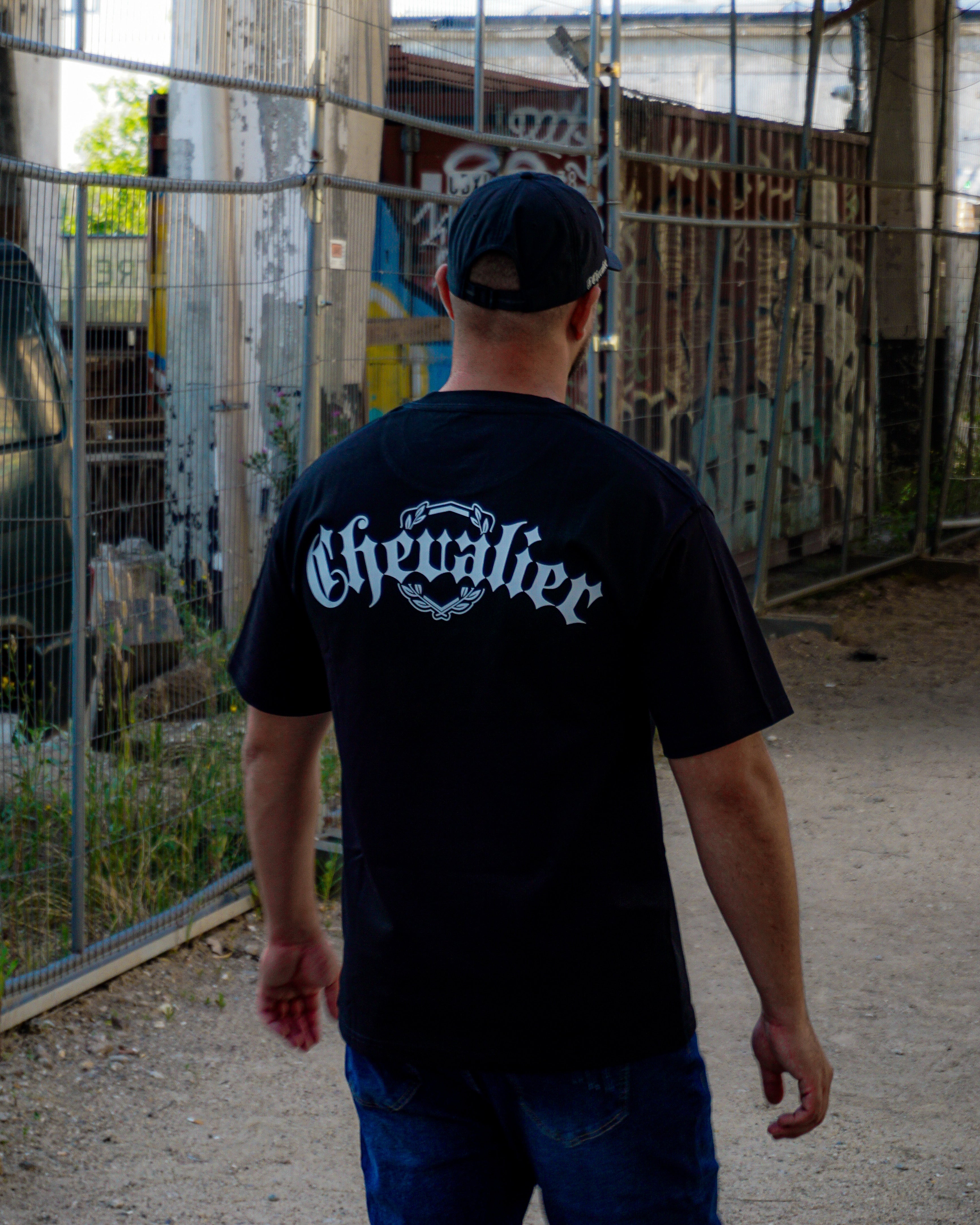 ESSENTIAL T-SHIRT