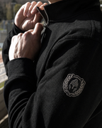 HALF ZIP ICON SWEATER ZWART