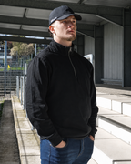 HALF ZIP ICON SWEATER ZWART
