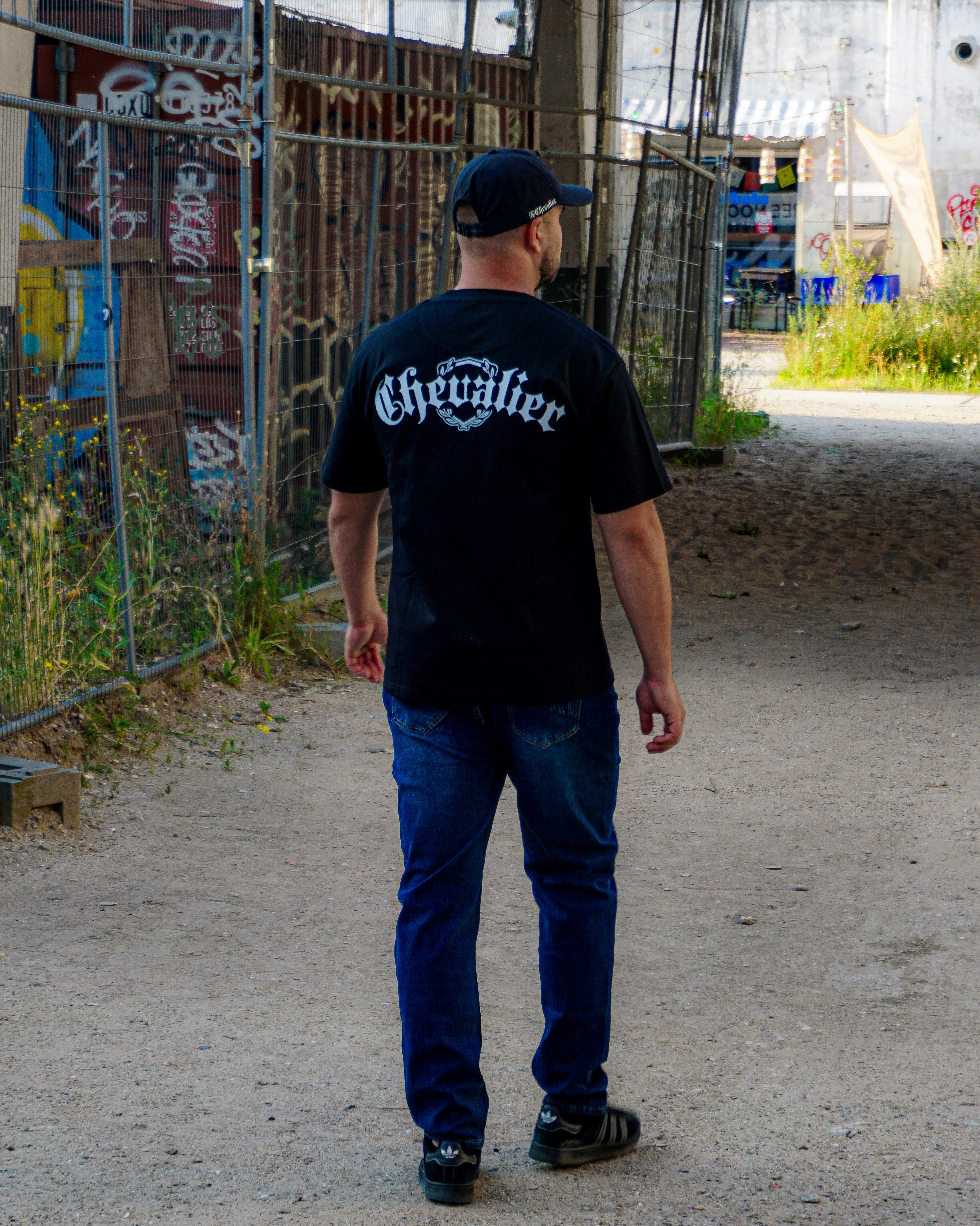 ESSENTIAL T-SHIRT