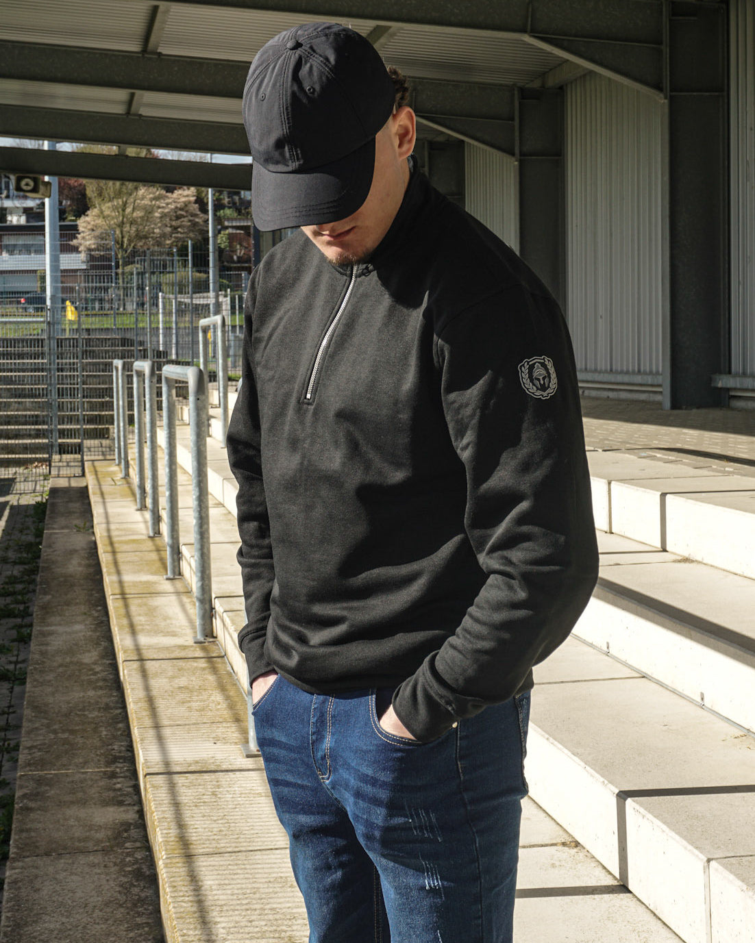 HALF ZIP ICON SWEATER ZWART