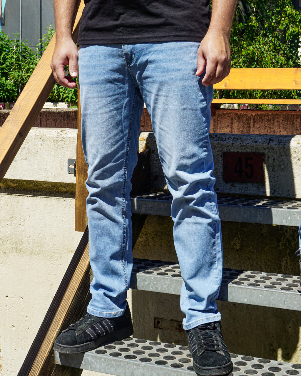 DENIM JEANS LICHTBLAUW