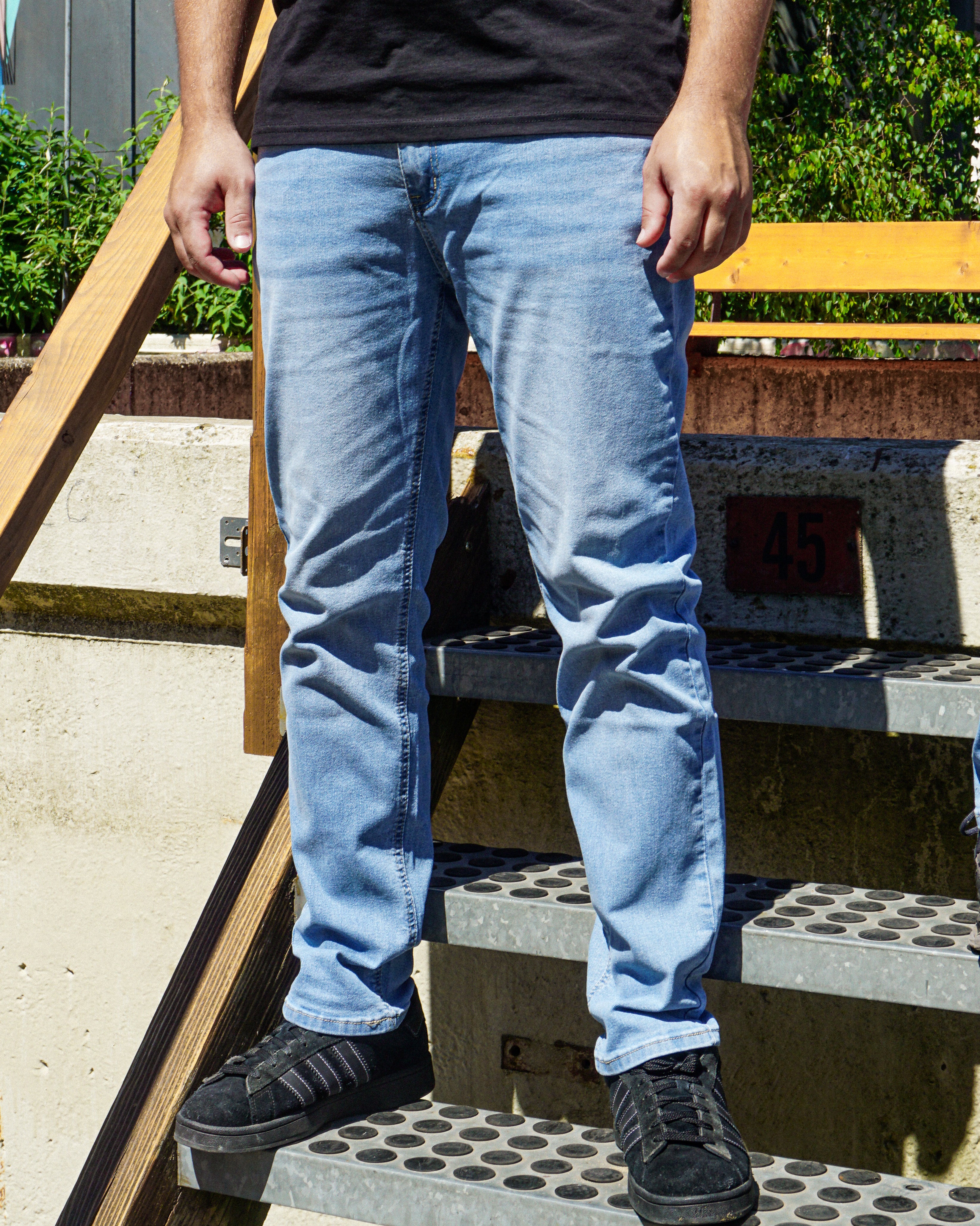DENIM JEANS LICHTBLAUW