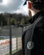 HALF ZIP ICON SWEATER ZWART